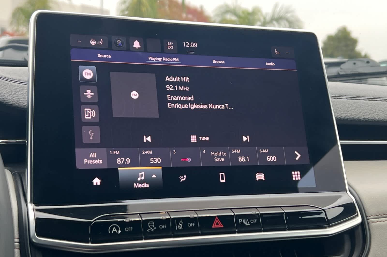 Thumbnail: 2023 Jeep Compass - 21