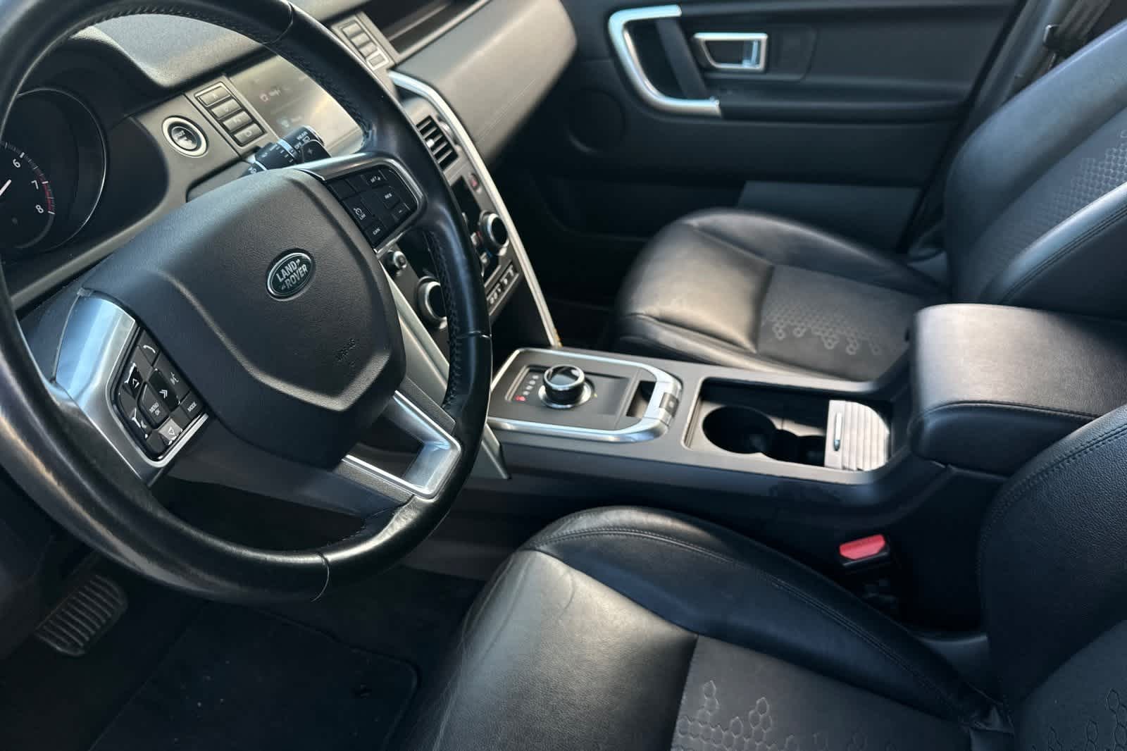 Thumbnail: 2017 Land Rover Discovery Sport - 12