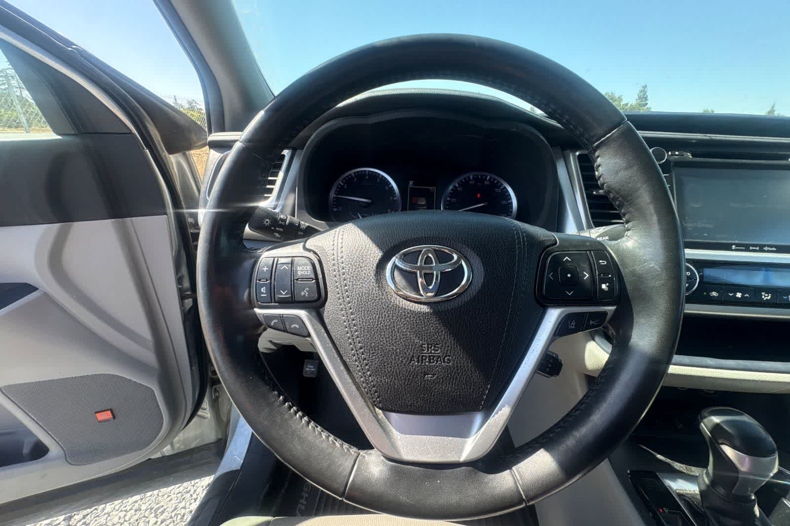 Thumbnail: 2019 Toyota Highlander - 24