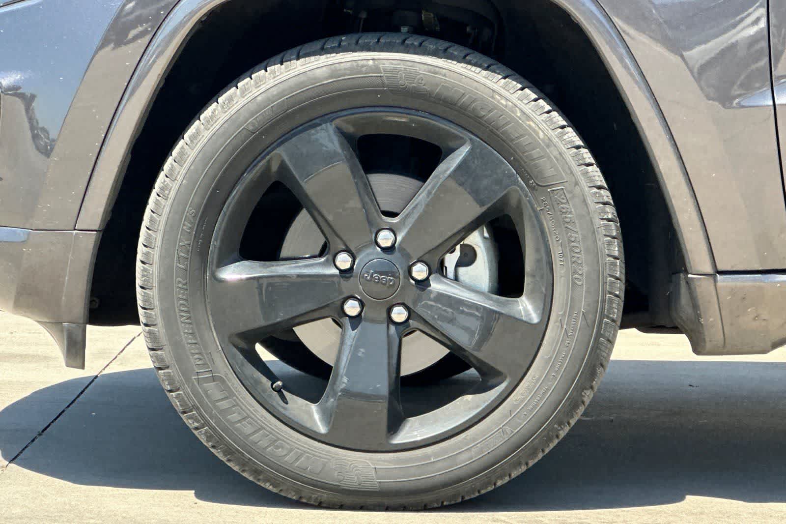 Thumbnail: 2015 Jeep Grand Cherokee - 12
