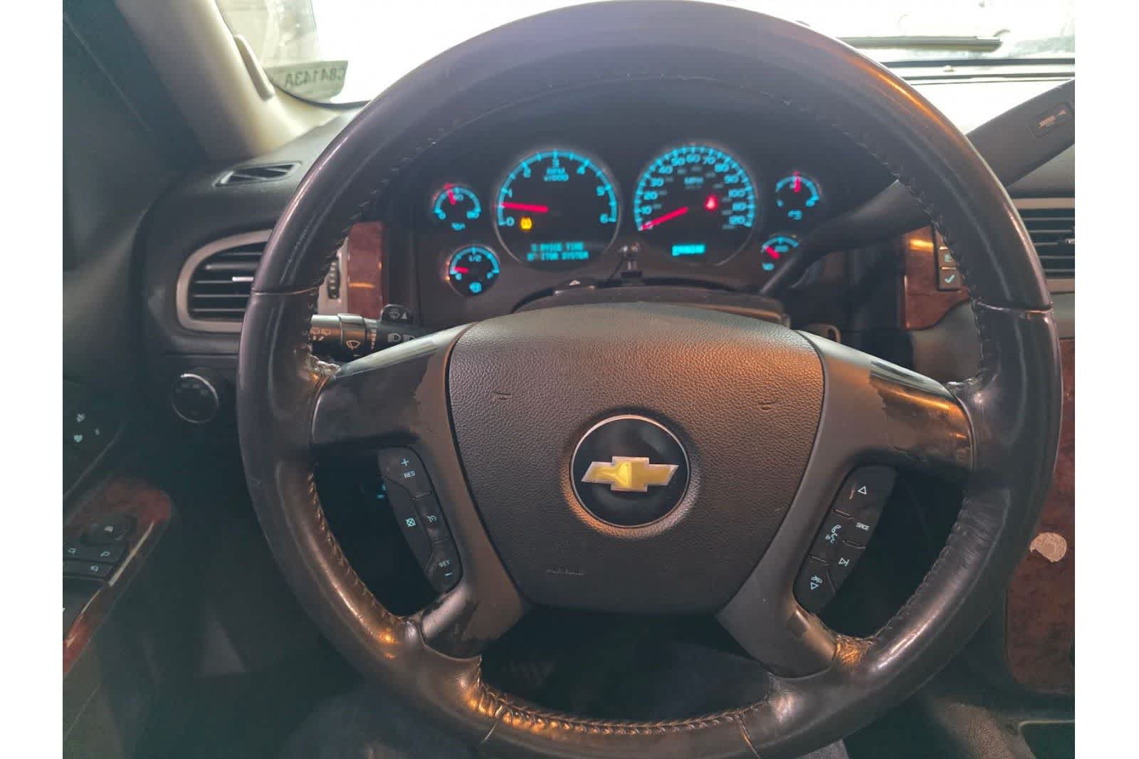 Thumbnail: 2010 Chevrolet Tahoe - 22