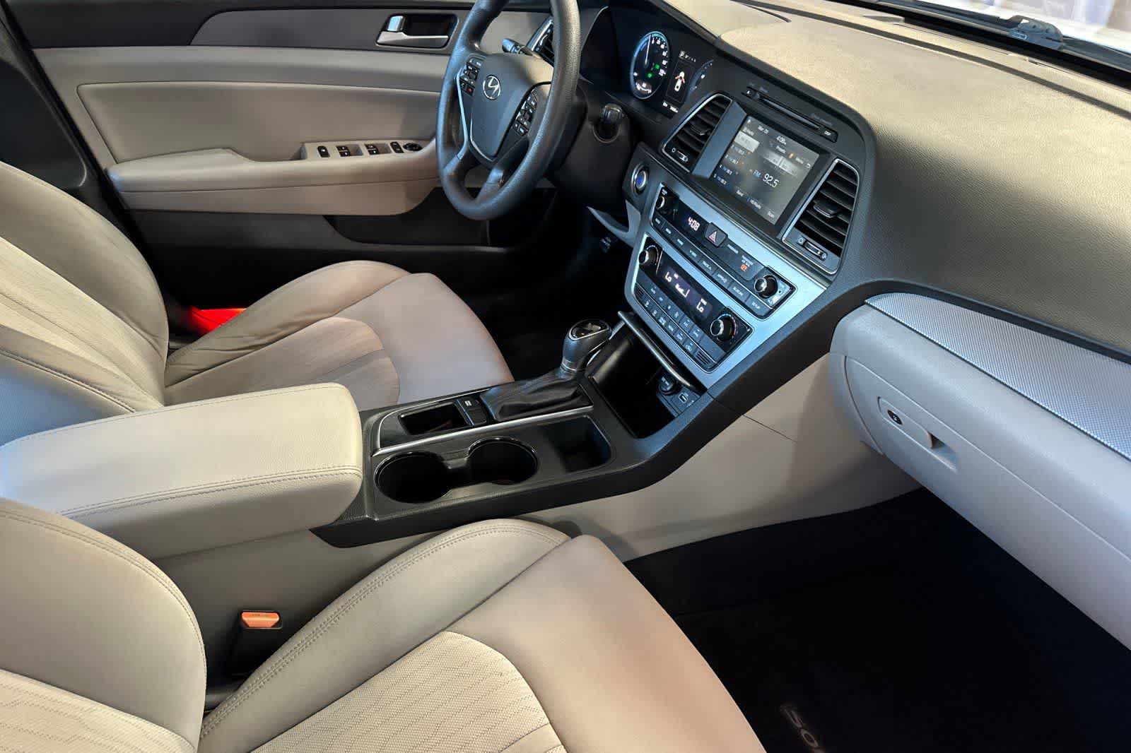 Thumbnail: 2017 Hyundai Sonata - 17