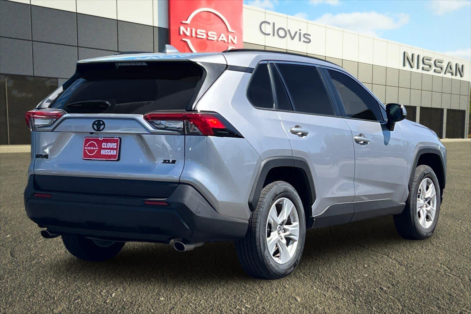 Thumbnail: 2021 Toyota RAV4 - 3