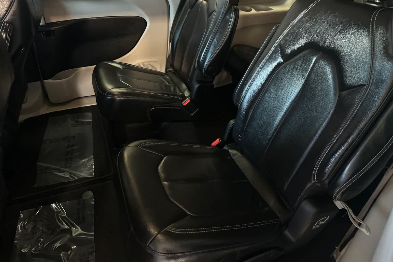 Thumbnail: 2022 Chrysler Pacifica - 5