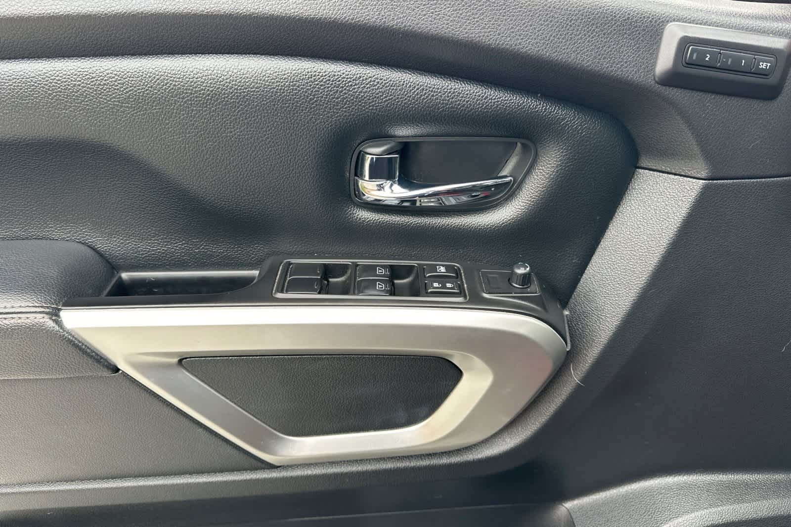2017 Nissan Titan SL 15