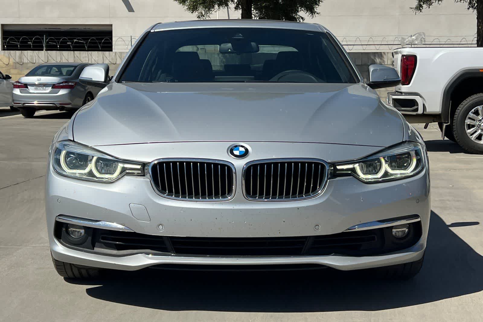 Thumbnail: 2017 BMW 3 Series - 11