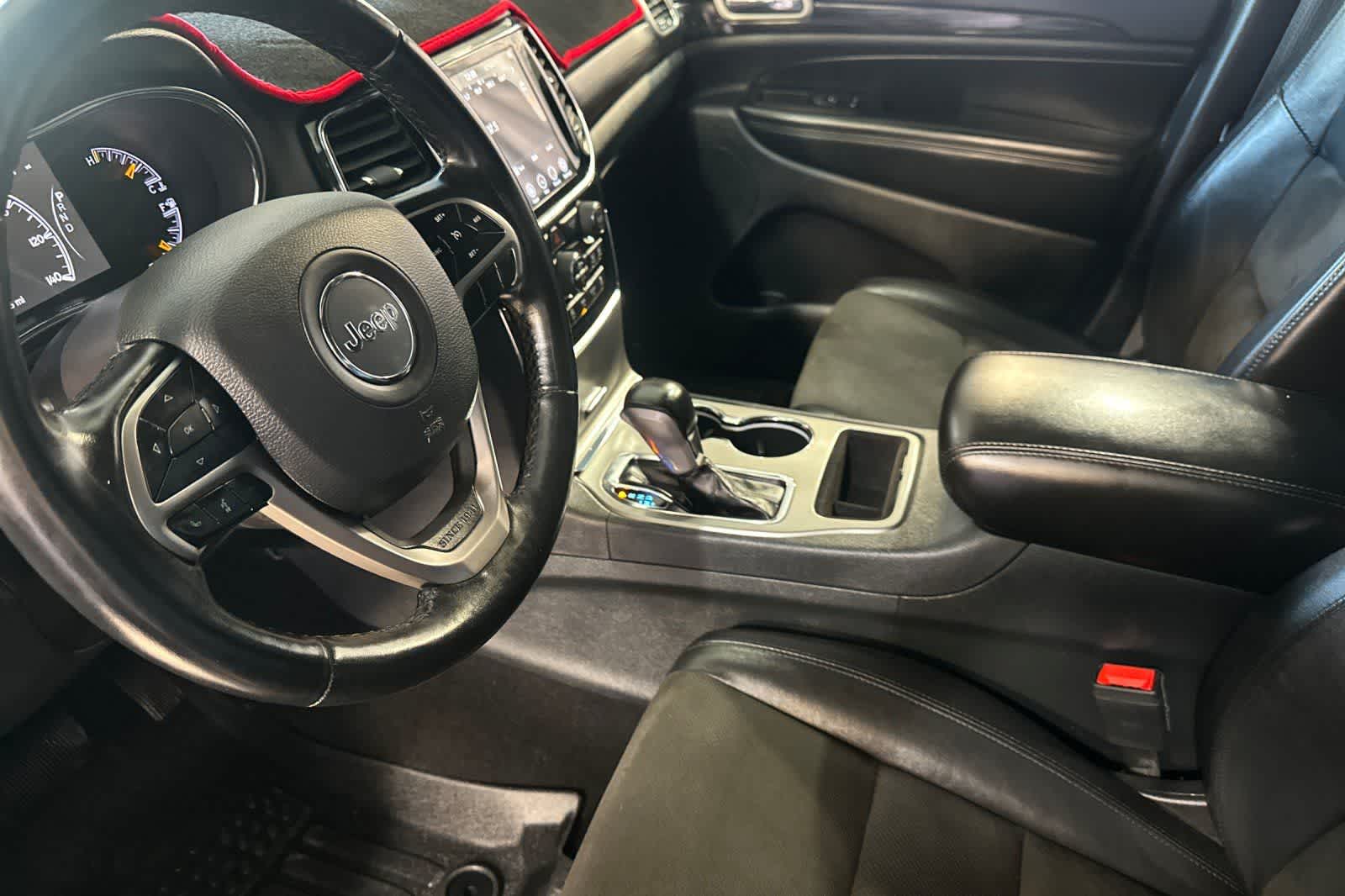 Thumbnail: 2020 Jeep Grand Cherokee - 12