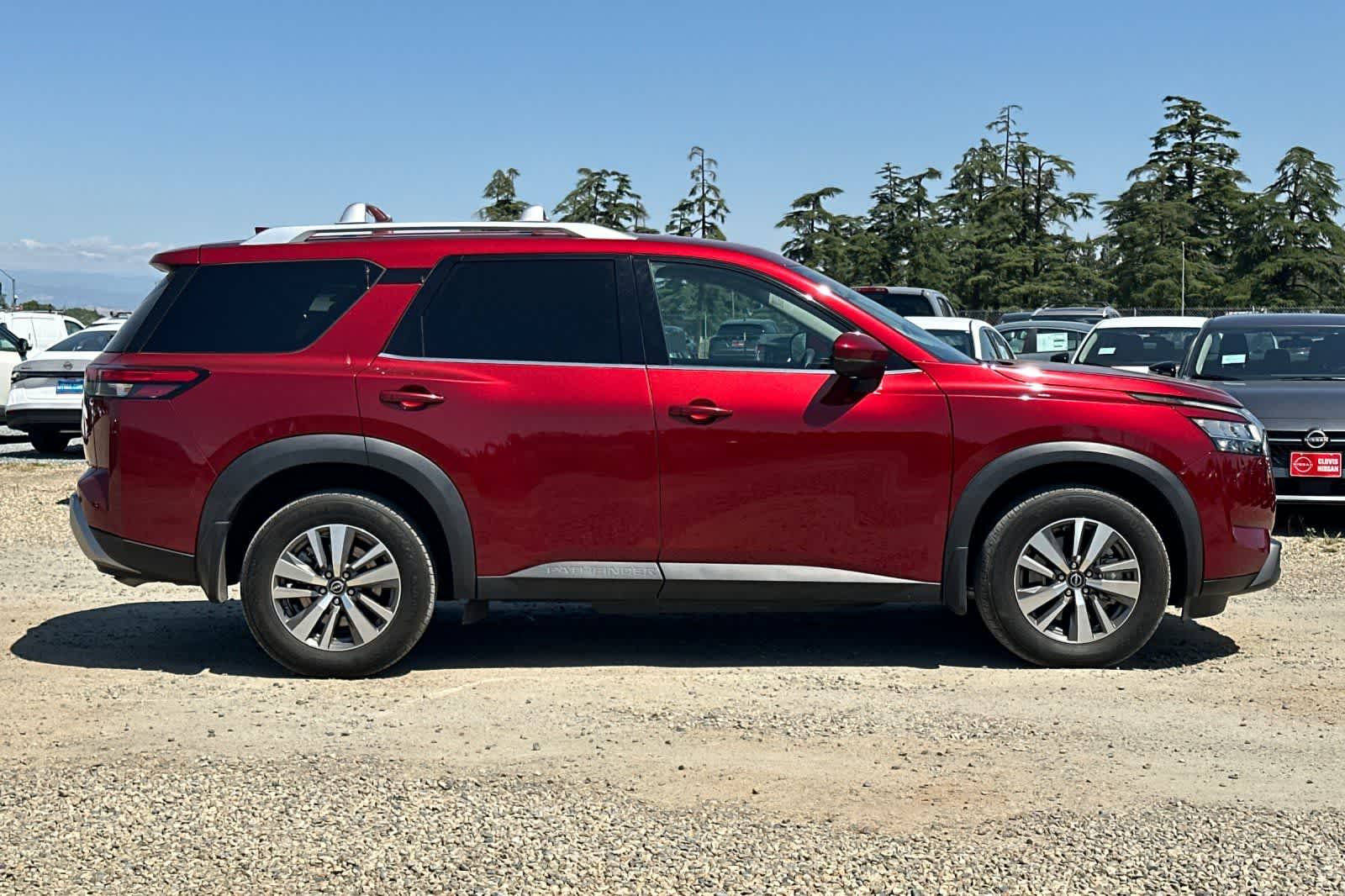 Thumbnail: 2023 Nissan Pathfinder - 9