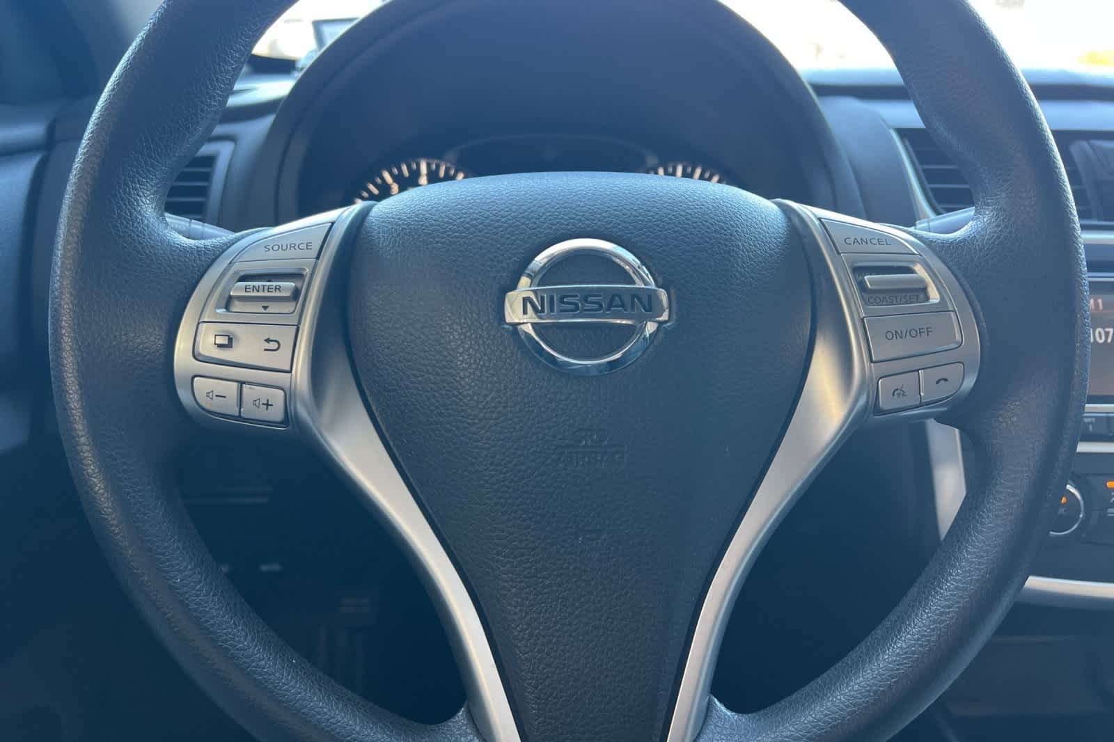 Thumbnail: 2017 Nissan Altima - 25