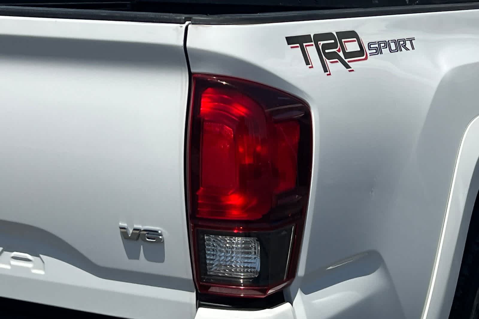 Thumbnail: 2018 Toyota Tacoma - 13