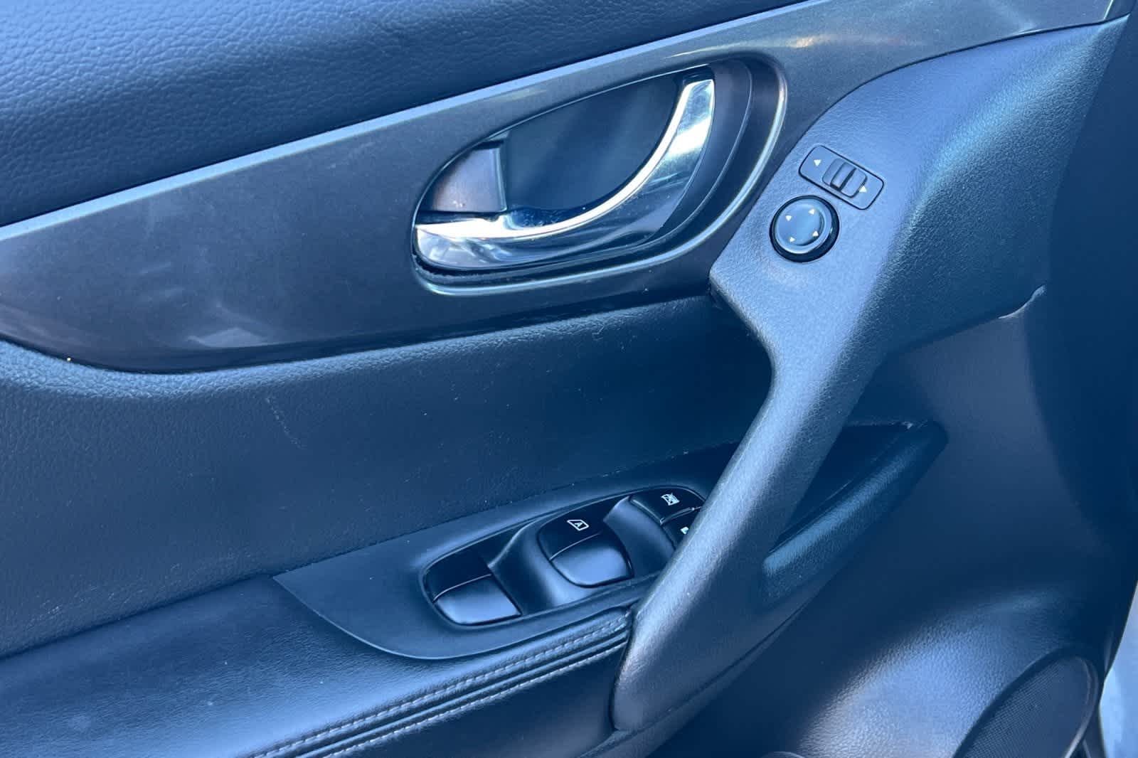 Thumbnail: 2020 Nissan Rogue - 13