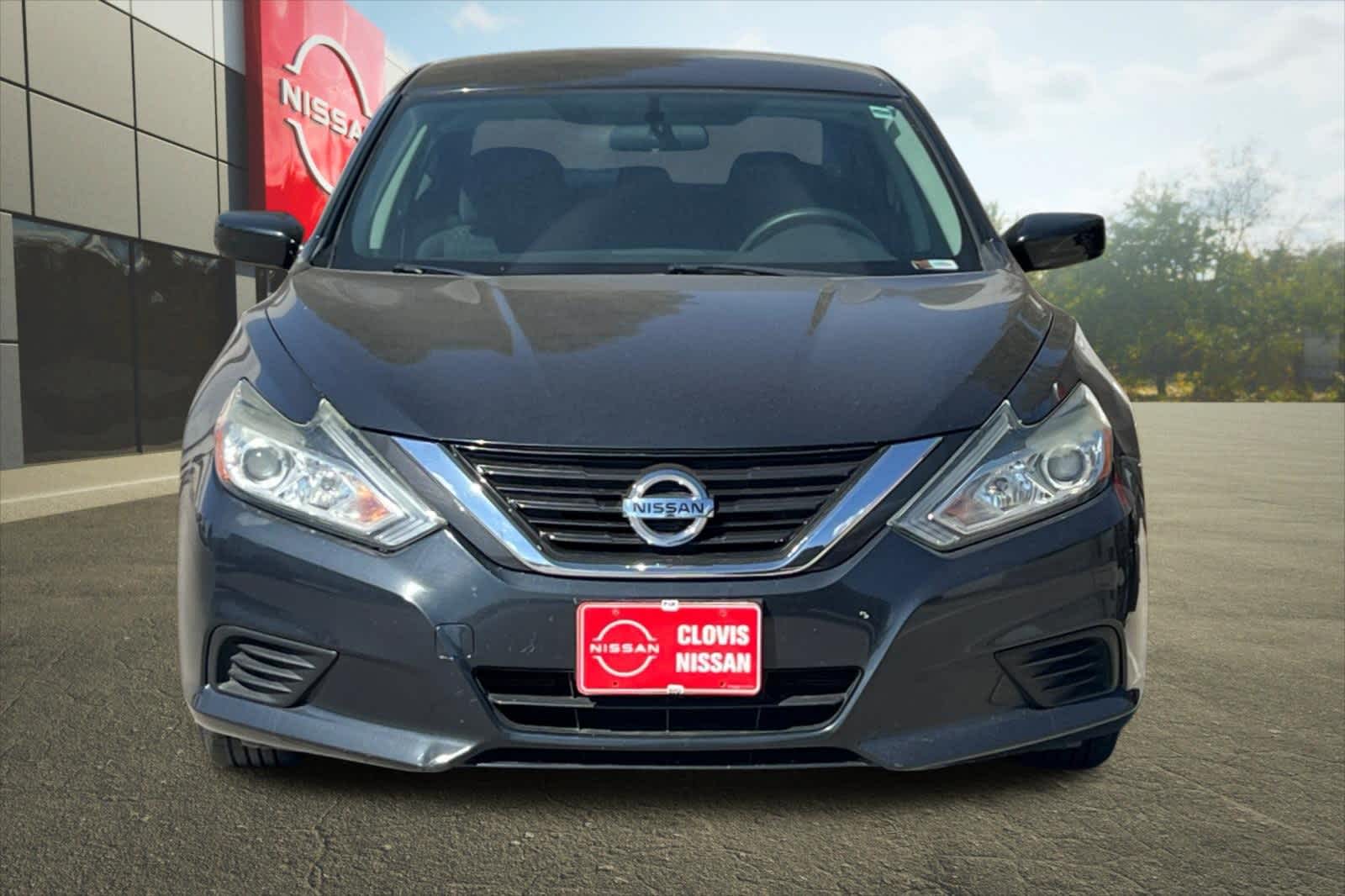 Thumbnail: 2017 Nissan Altima - 11