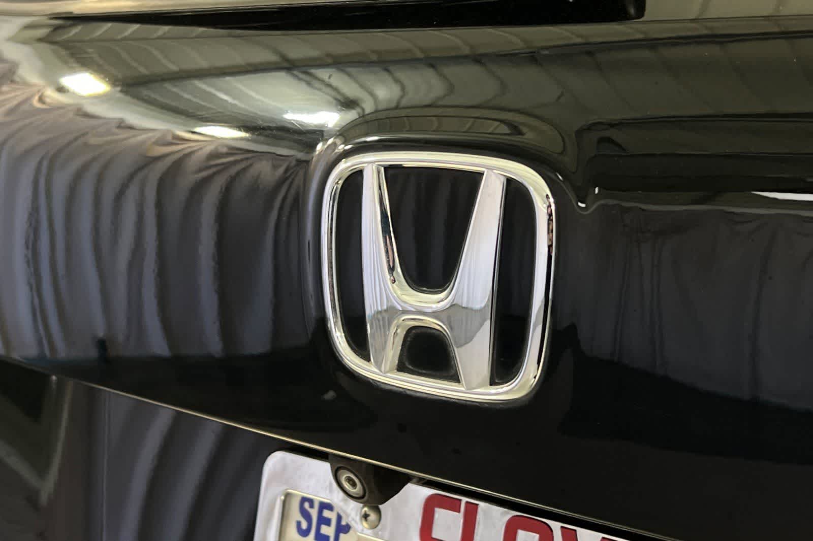 Thumbnail: 2016 Honda Pilot - 17