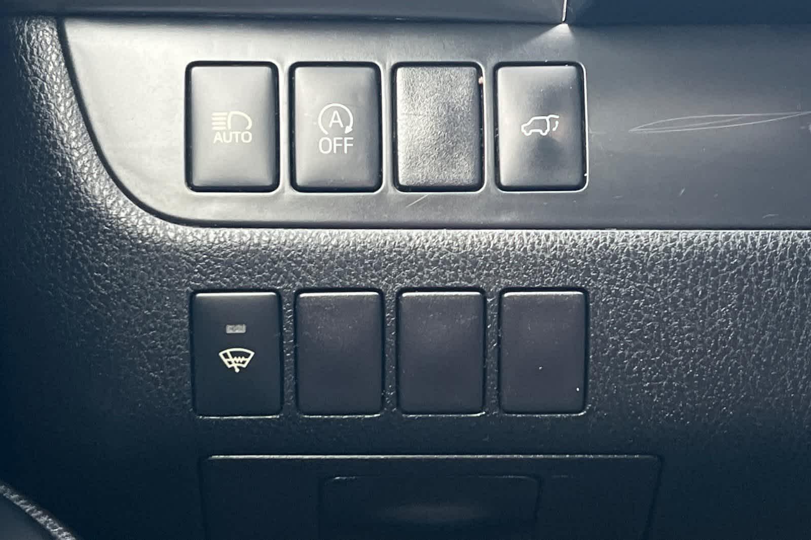 Thumbnail: 2017 Toyota Highlander - 34