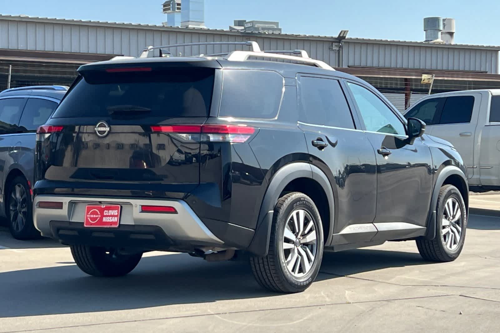 Thumbnail: 2023 Nissan Pathfinder - 3