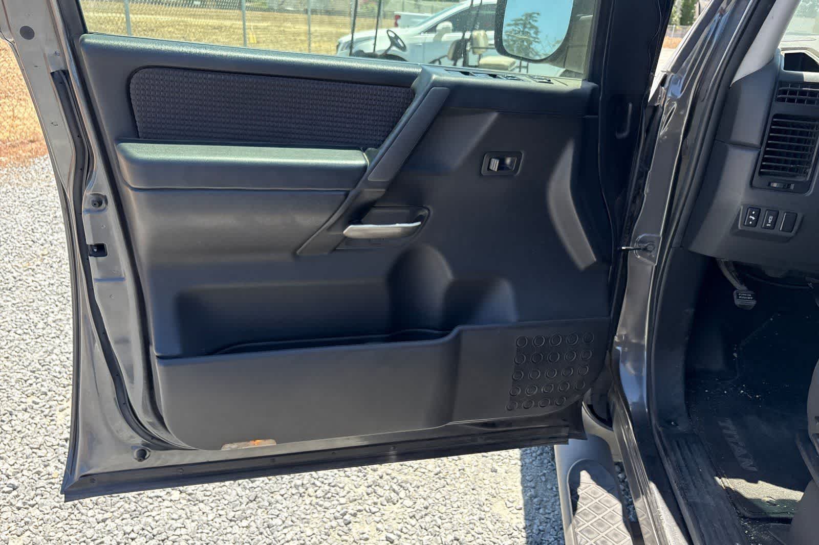 Thumbnail: 2009 Nissan Titan - 15