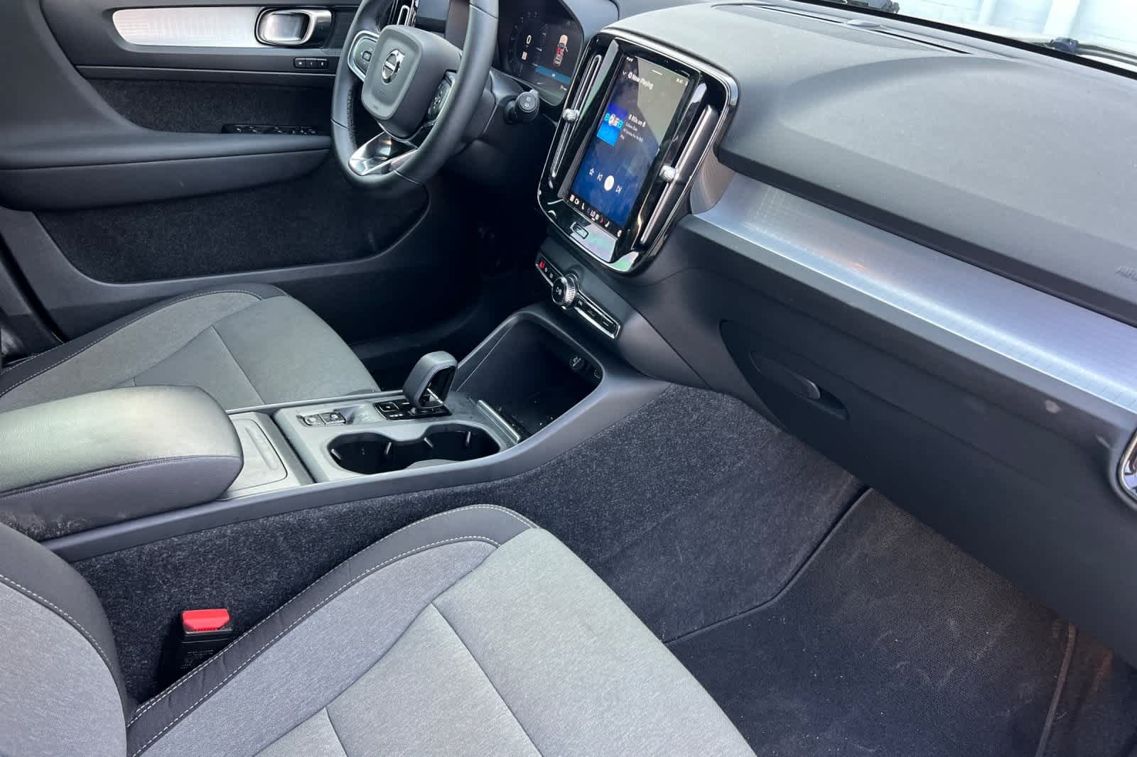 Thumbnail: 2023 Volvo XC40 - 17