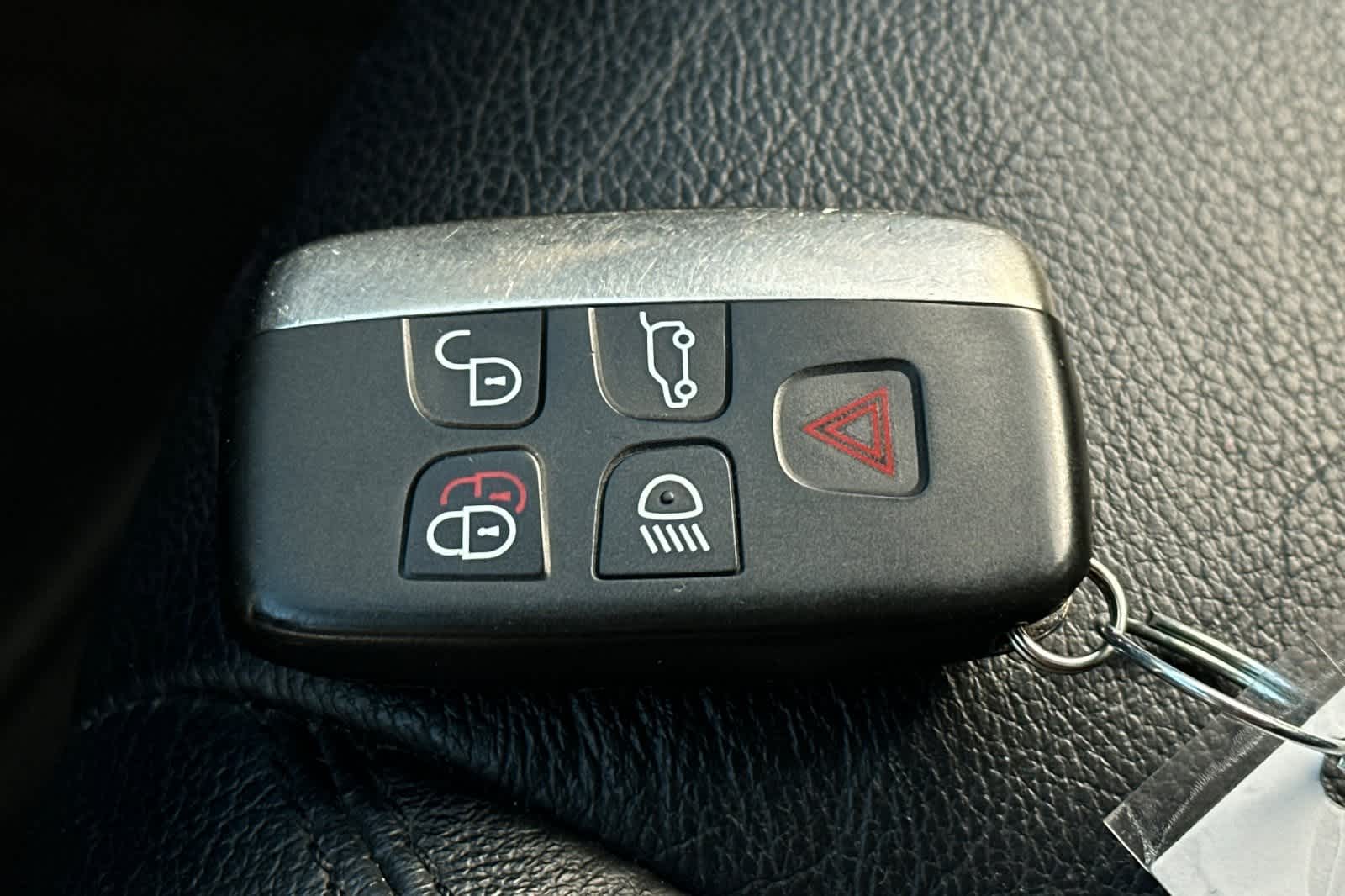 Thumbnail: 2017 Land Rover Discovery Sport - 24