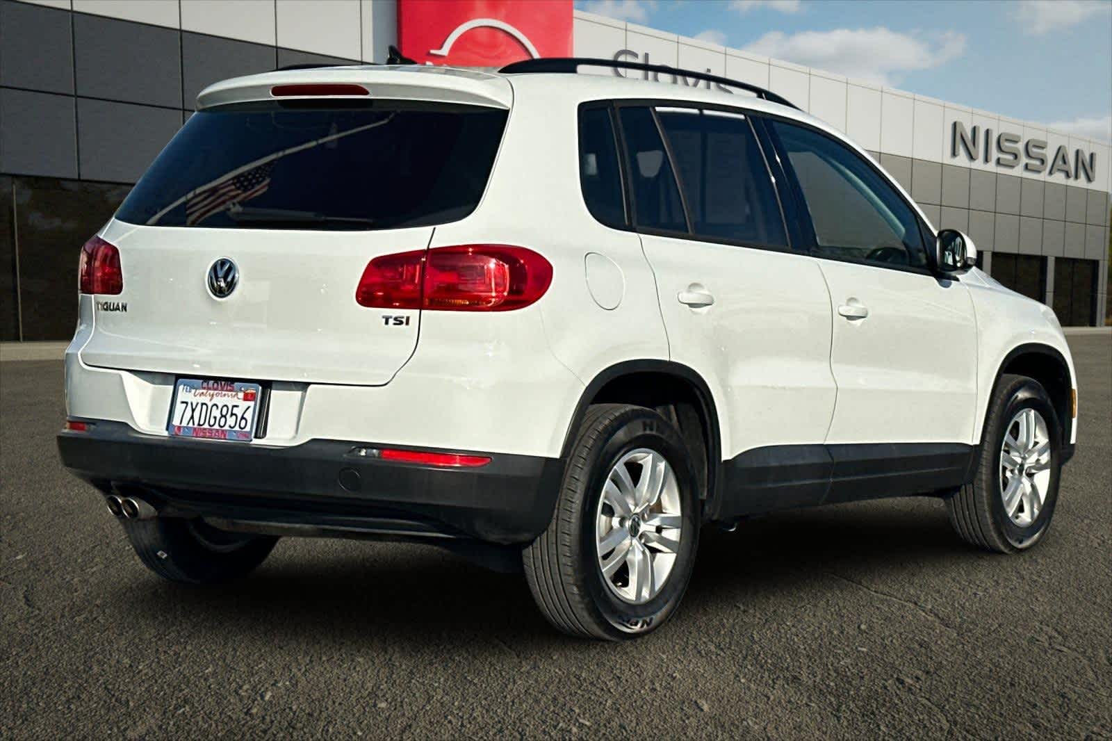 Thumbnail: 2017 Volkswagen Tiguan - 3