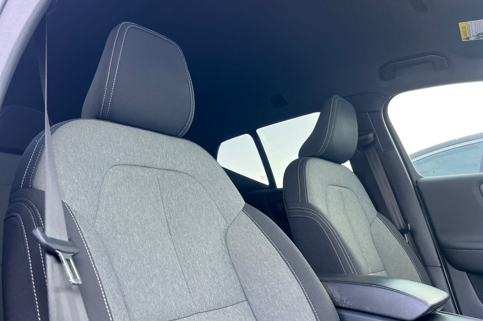 Thumbnail: 2023 Volvo XC40 - 18