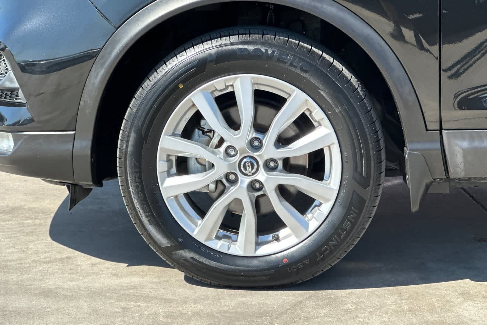Thumbnail: 2021 Nissan Rogue Sport - 12