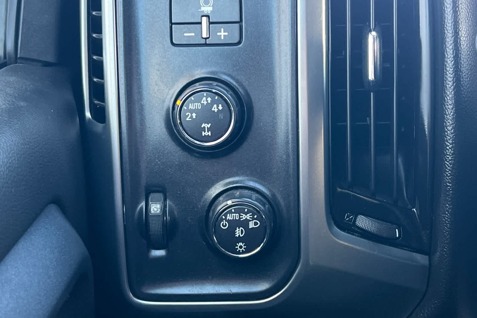 Thumbnail: 2015 Chevrolet Silverado 1500 - 30