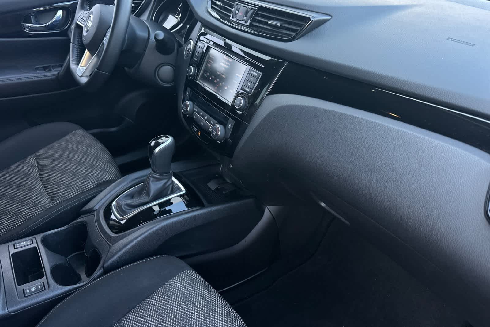 Thumbnail: 2021 Nissan Rogue Sport - 19