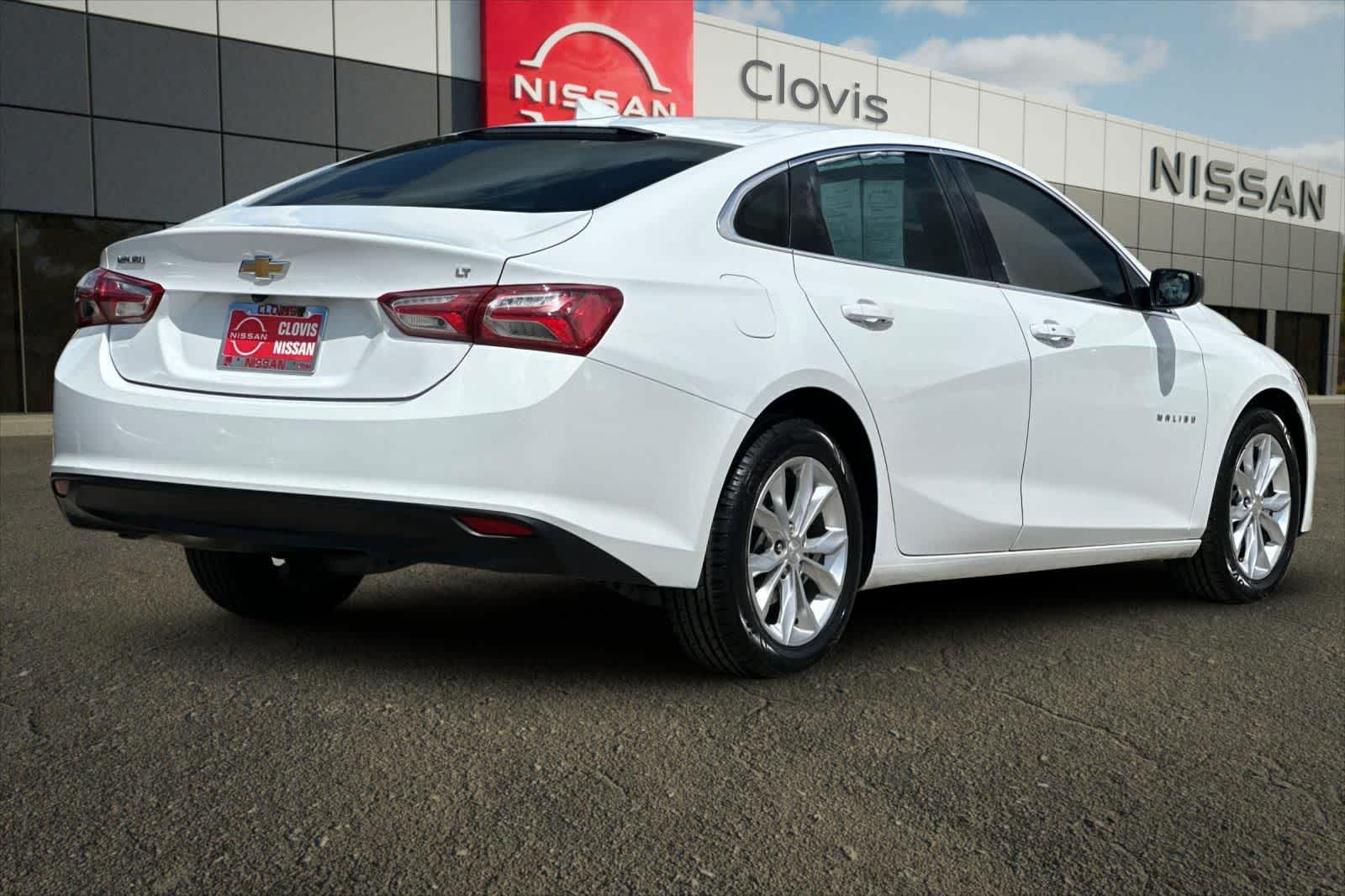 Thumbnail: 2022 Chevrolet Malibu - 3