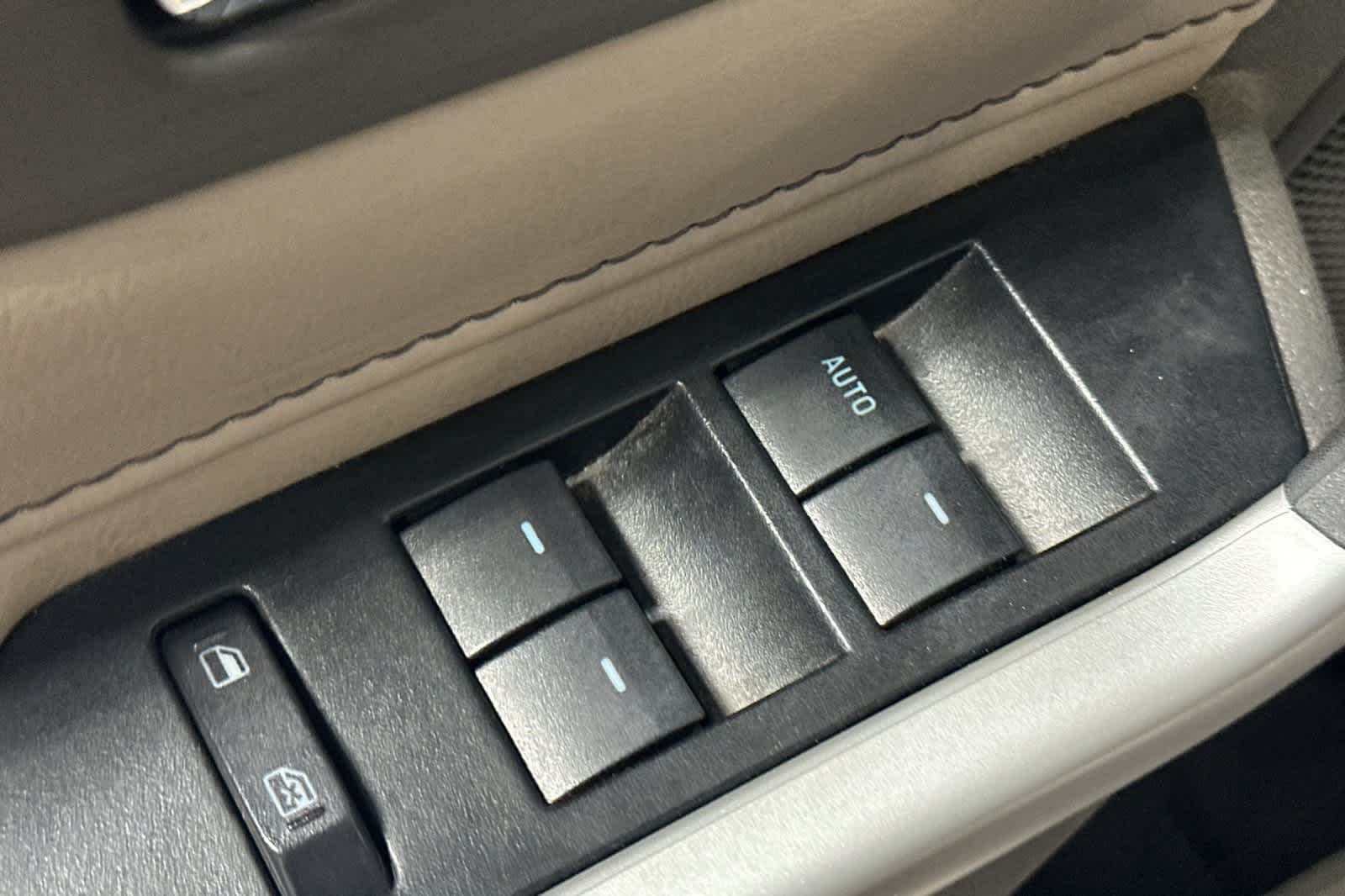 Thumbnail: 2014 Ford Edge - 16