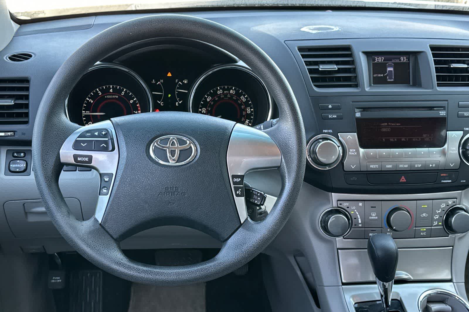 Thumbnail: 2011 Toyota Highlander - 16