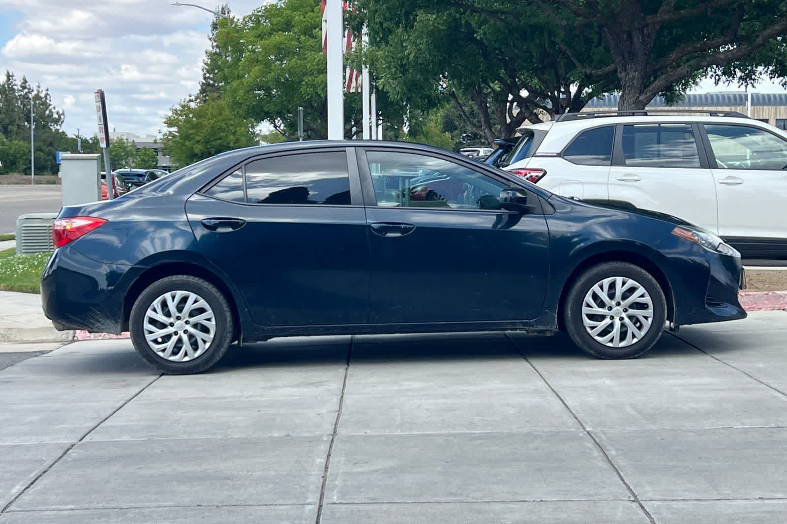 Thumbnail: 2017 Toyota Corolla - 9