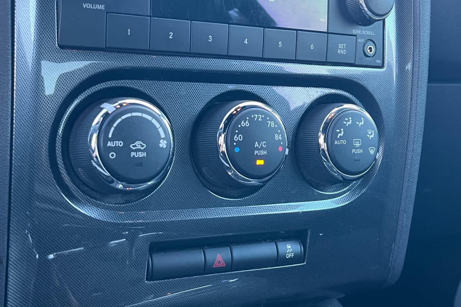 Thumbnail: 2014 Dodge Challenger - 21