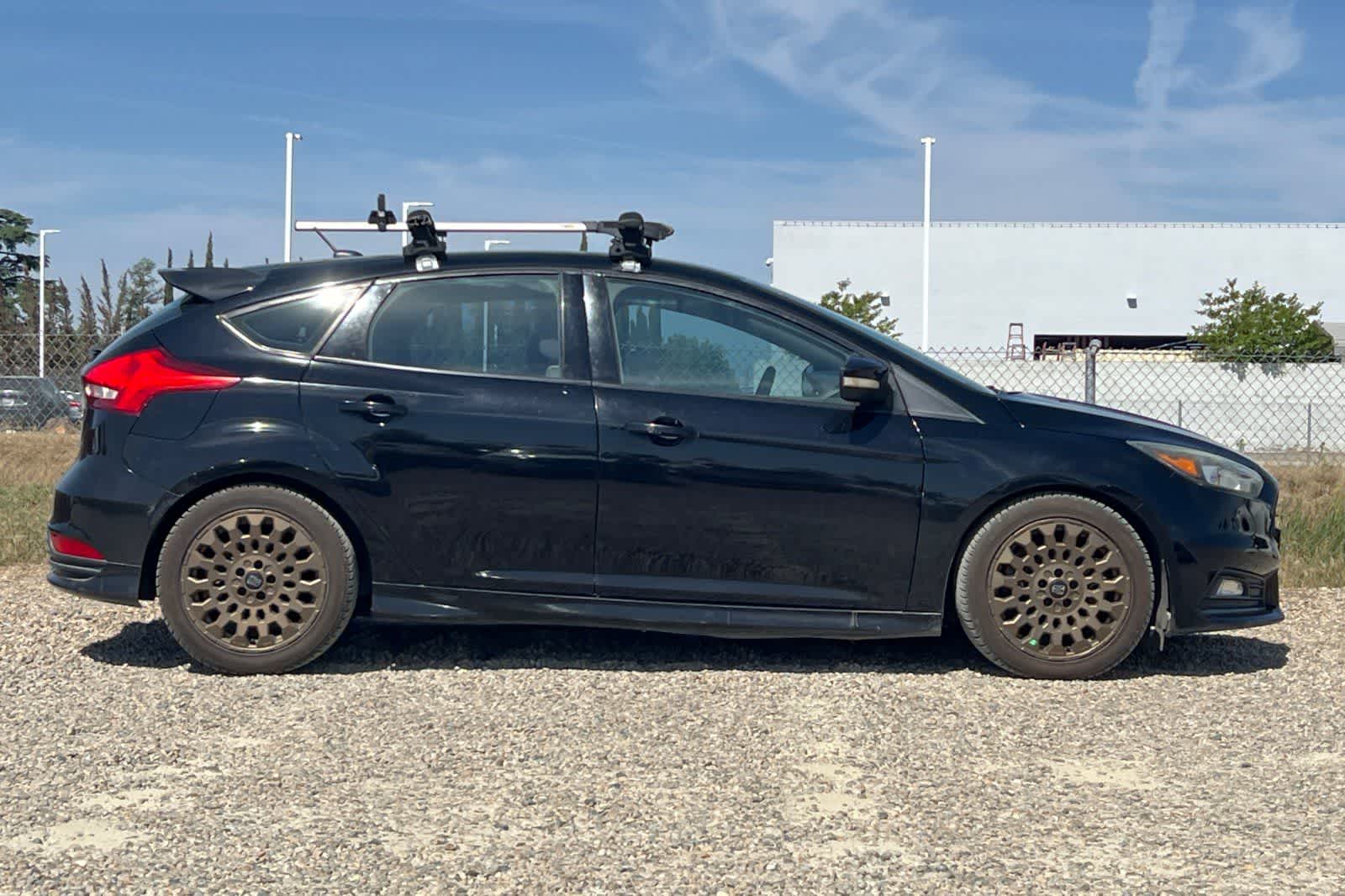 Thumbnail: 2016 Ford Focus - 9
