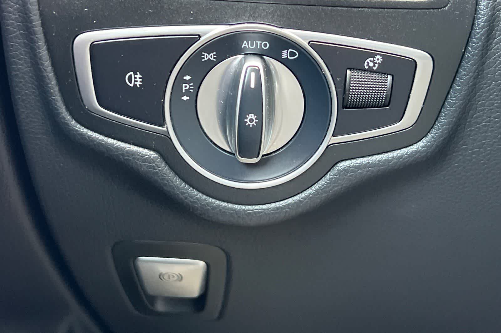 Thumbnail: 2022 Mercedes-Benz GLC - 34