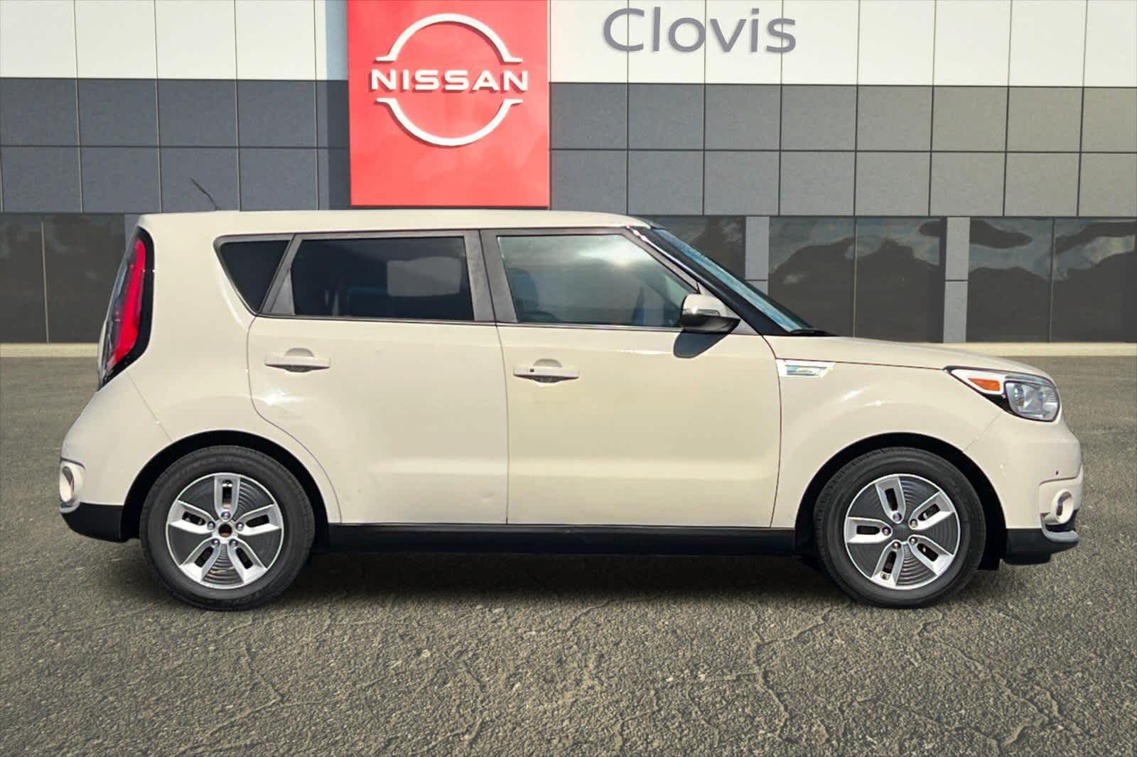 Thumbnail: 2017 Kia Soul EV - 9
