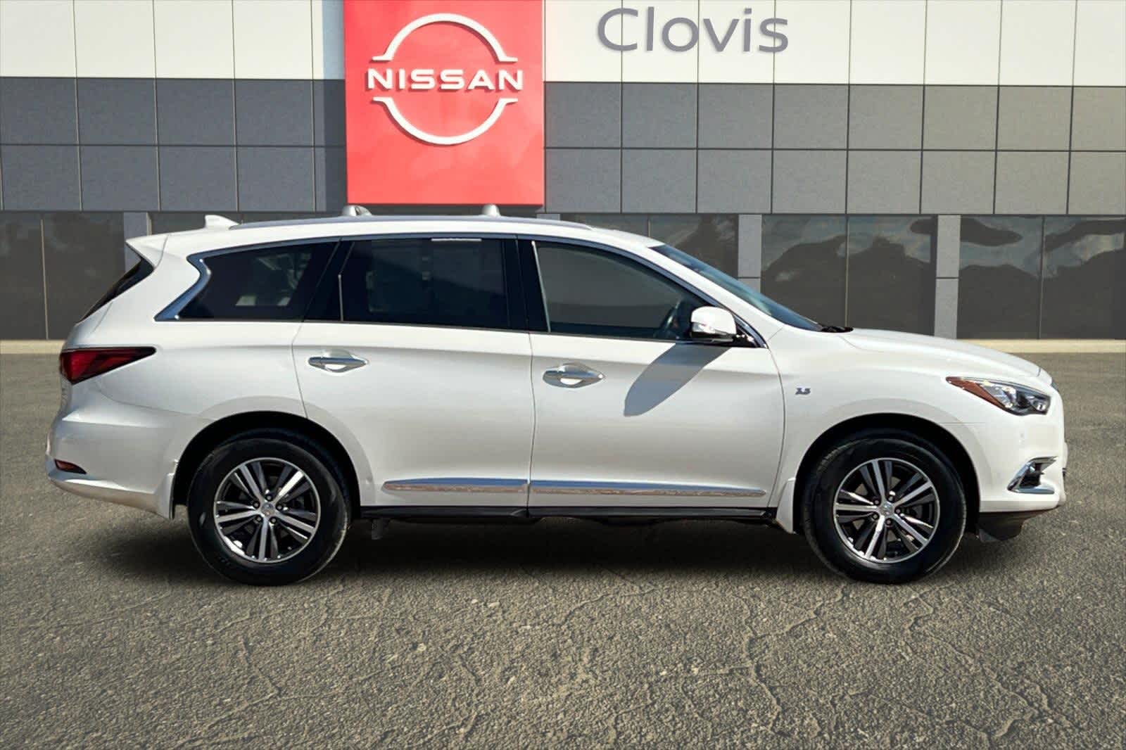 Thumbnail: 2017 INFINITI QX60 - 9