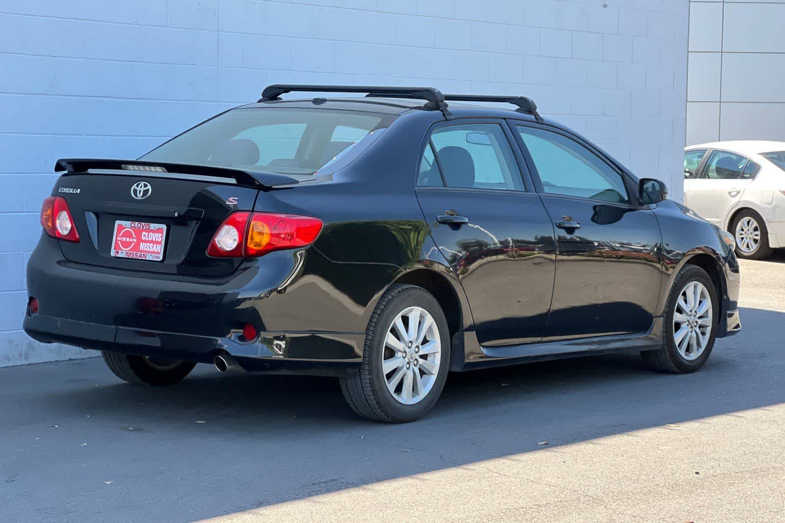 Thumbnail: 2010 Toyota Corolla - 3