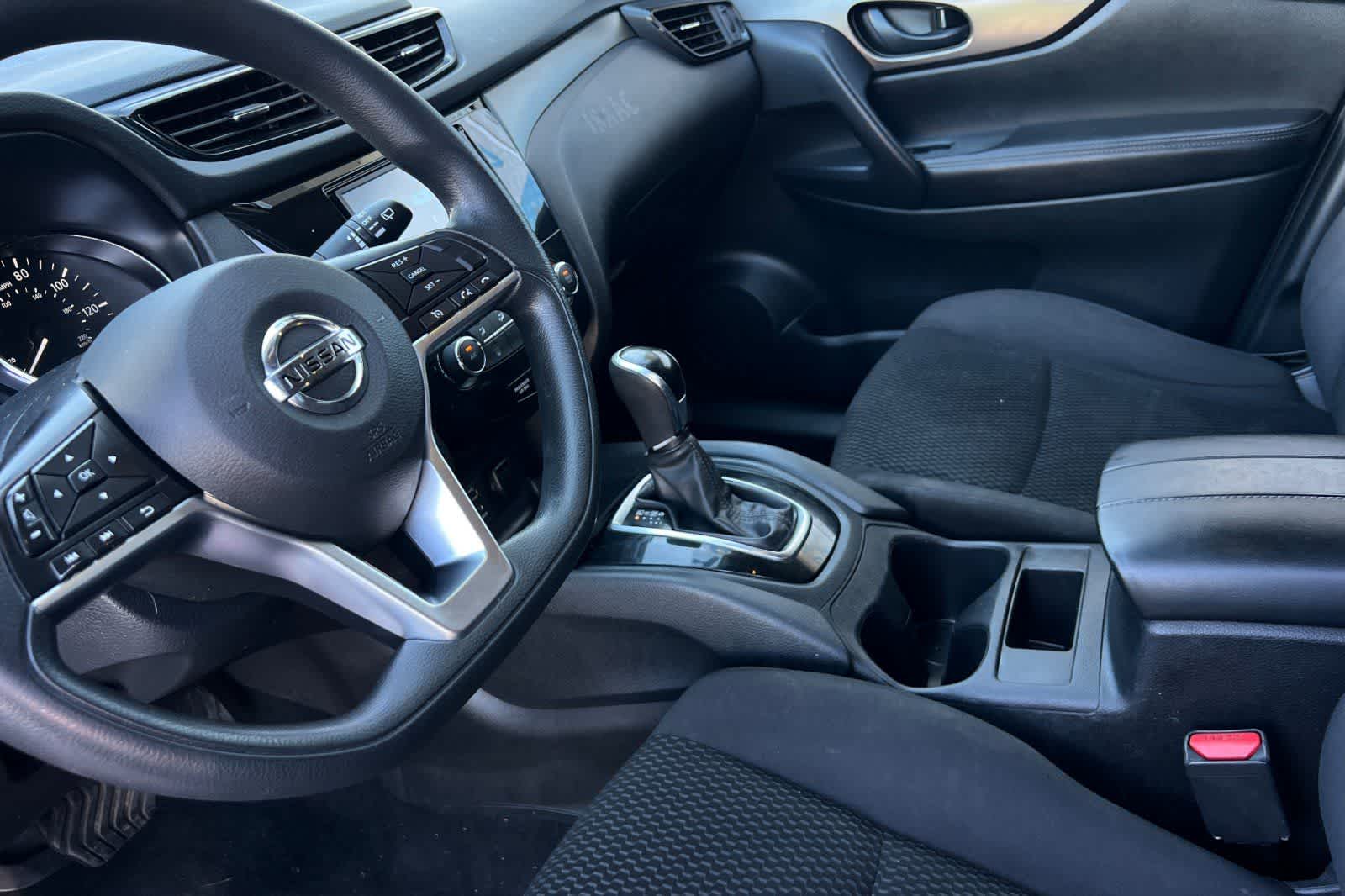 Thumbnail: 2018 Nissan Rogue Sport - 12