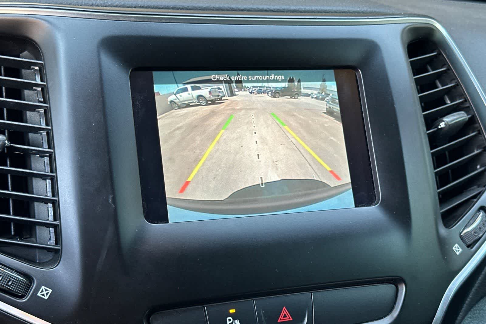 Thumbnail: 2019 Jeep Cherokee - 21