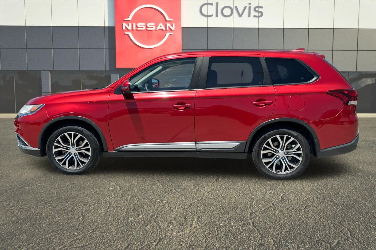 Thumbnail: 2017 Mitsubishi Outlander - 6