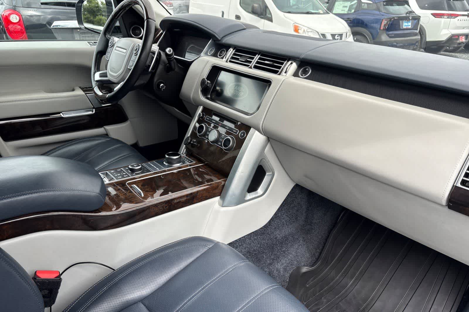 Thumbnail: 2017 Land Rover Range Rover - 17