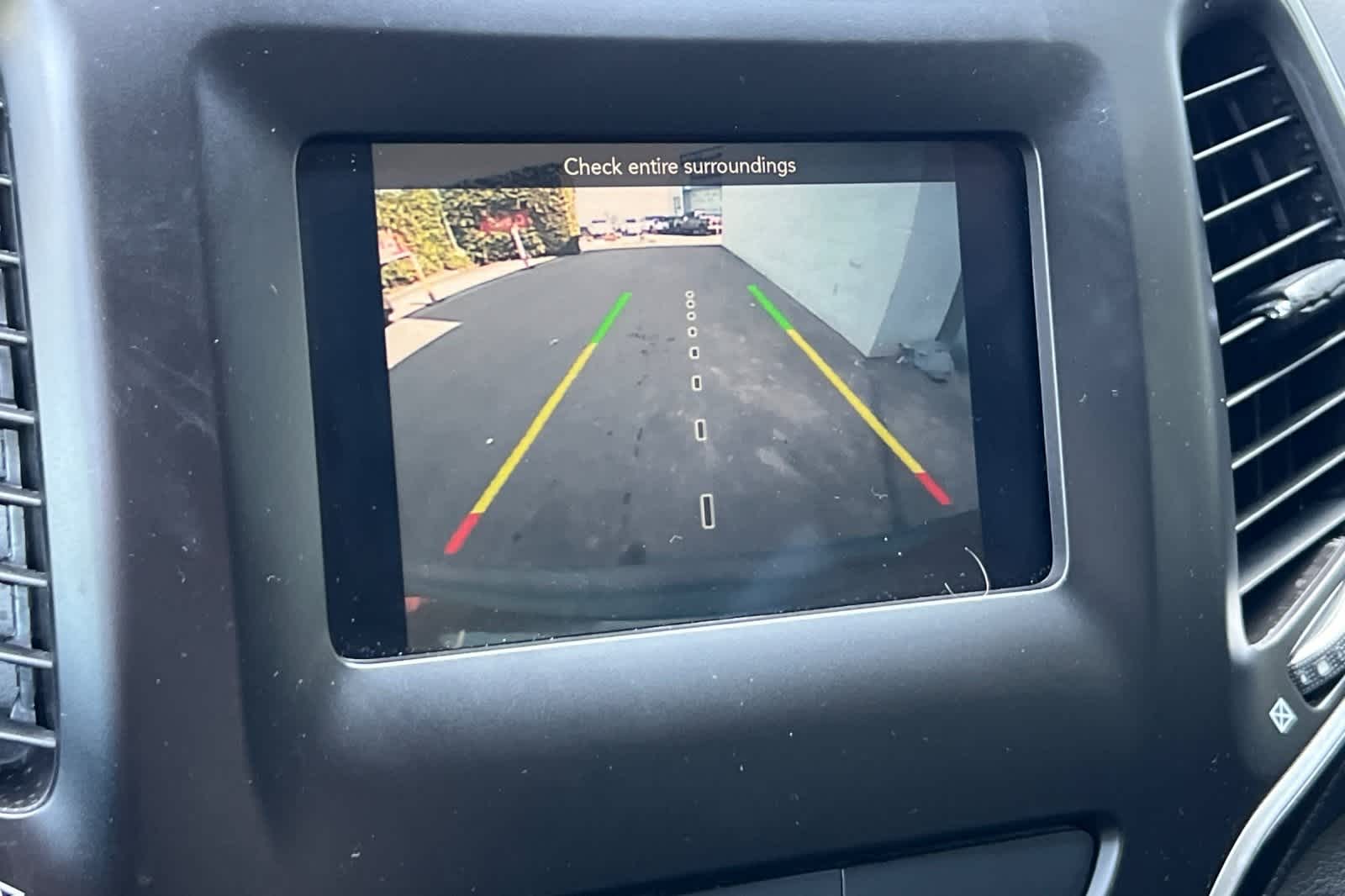 Thumbnail: 2019 Jeep Cherokee - 22