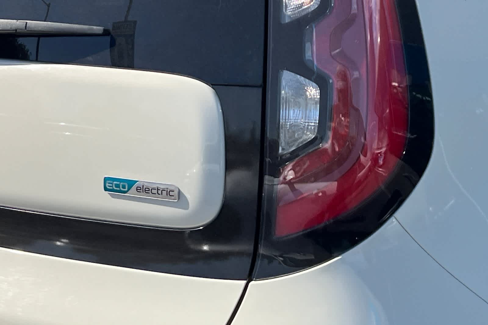 Thumbnail: 2017 Kia Soul EV - 13
