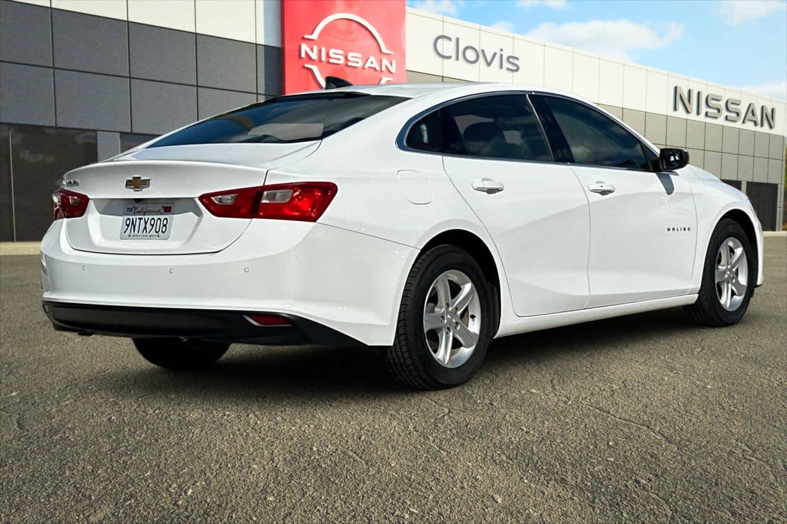 Thumbnail: 2021 Chevrolet Malibu - 3