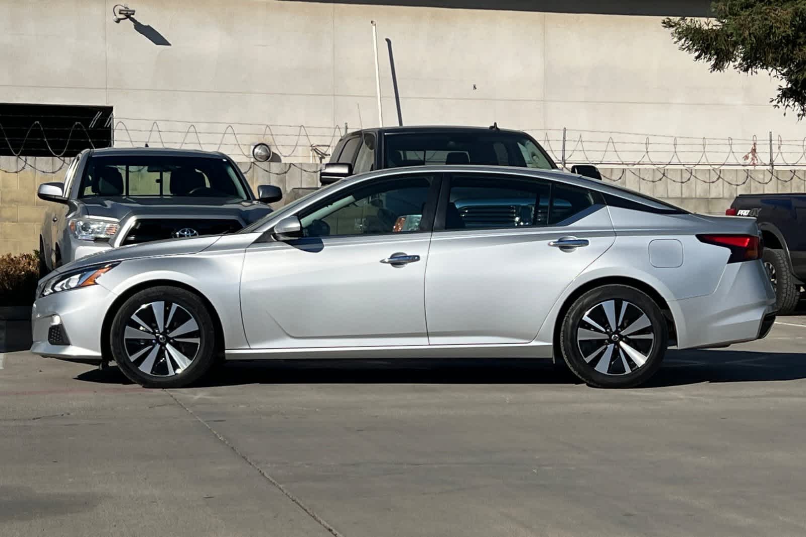 Thumbnail: 2022 Nissan Altima - 6