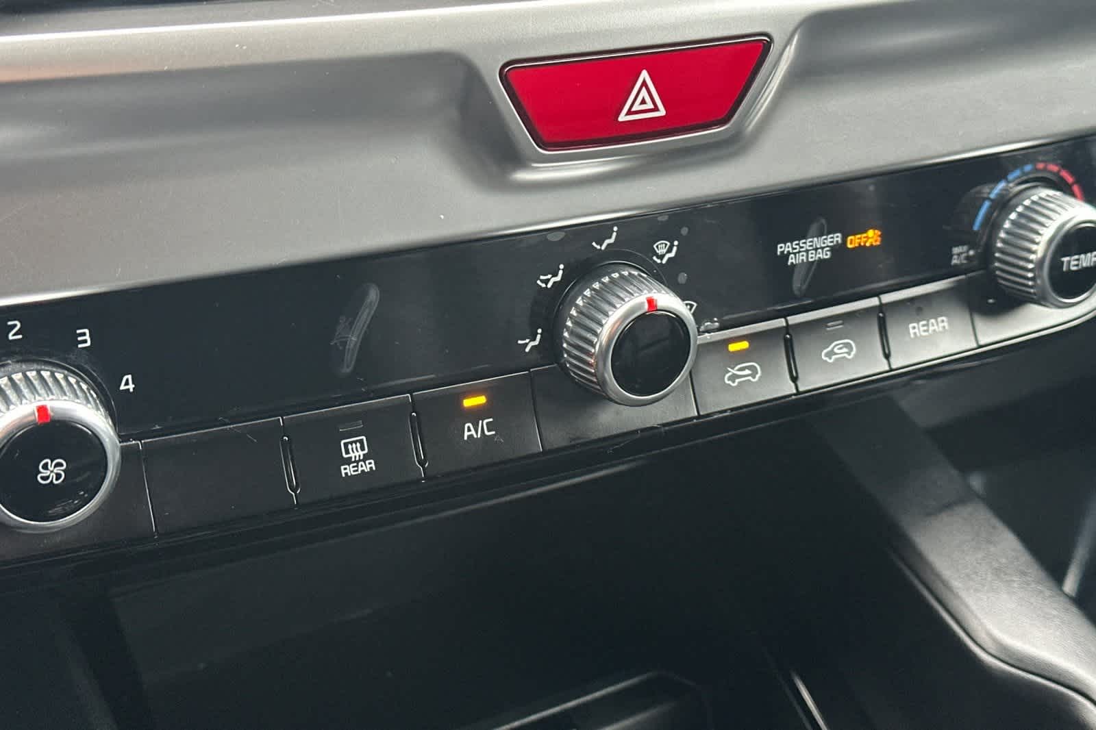 Thumbnail: 2020 Kia Telluride - 24