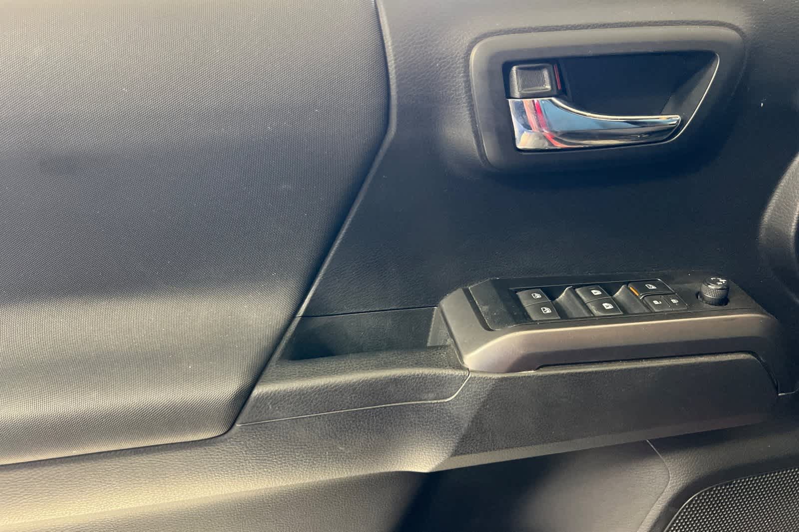 Thumbnail: 2019 Toyota Tacoma - 15