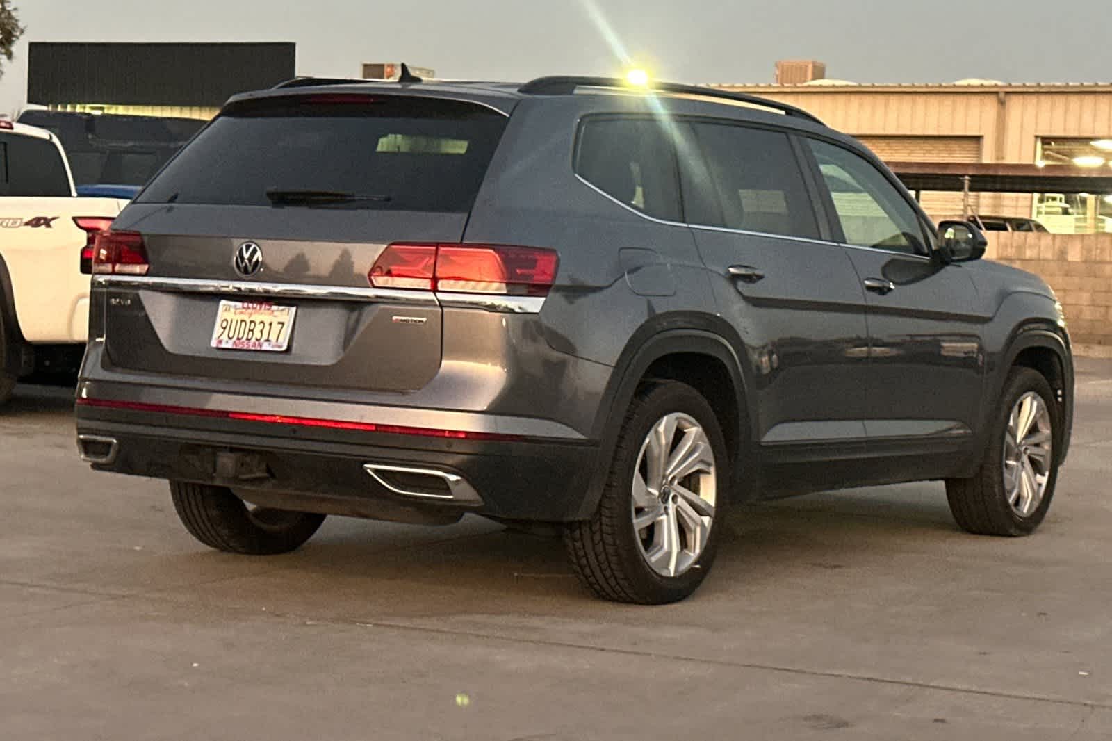 Thumbnail: 2022 Volkswagen Atlas - 3