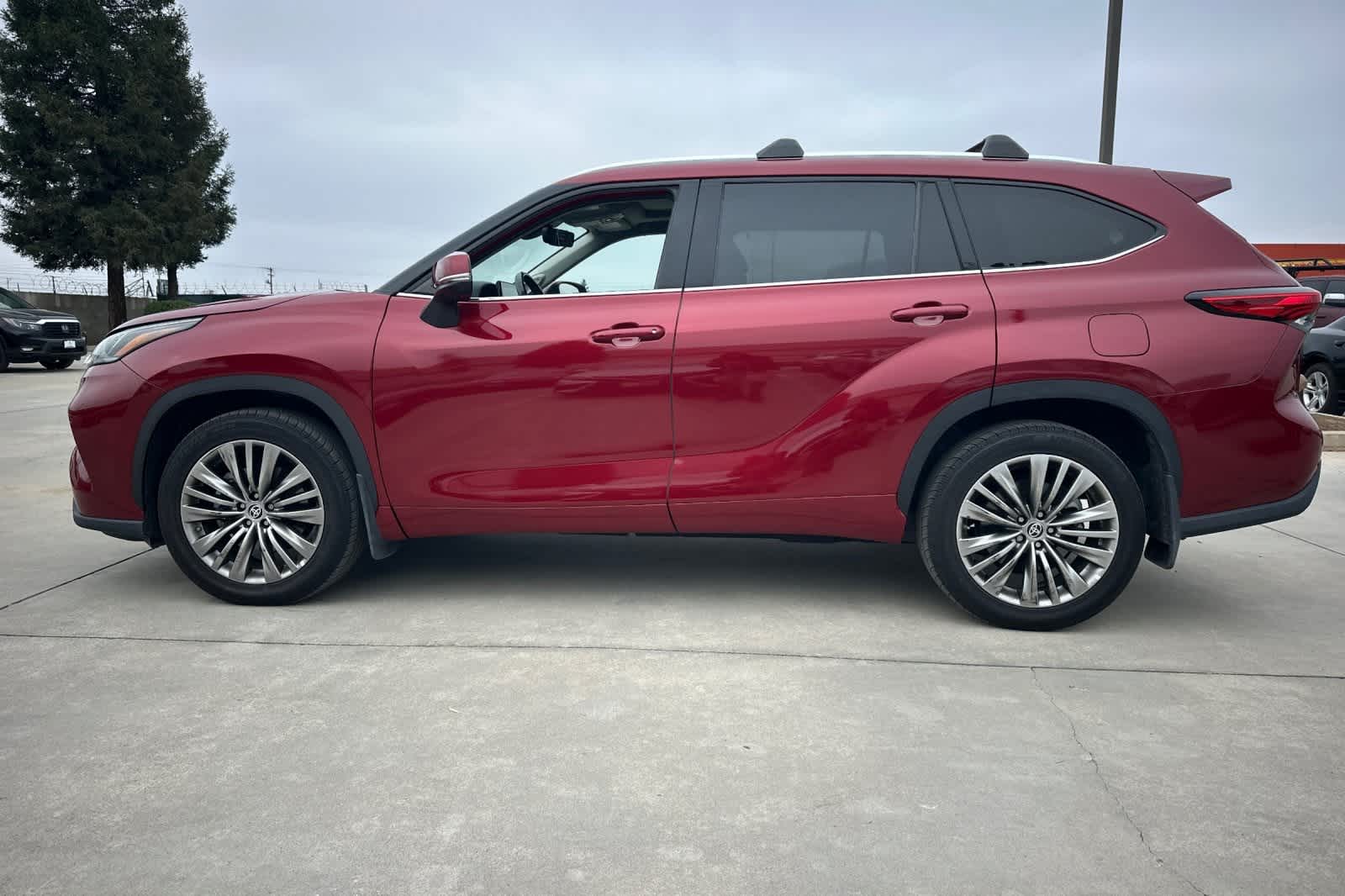 Thumbnail: 2022 Toyota Highlander - 6