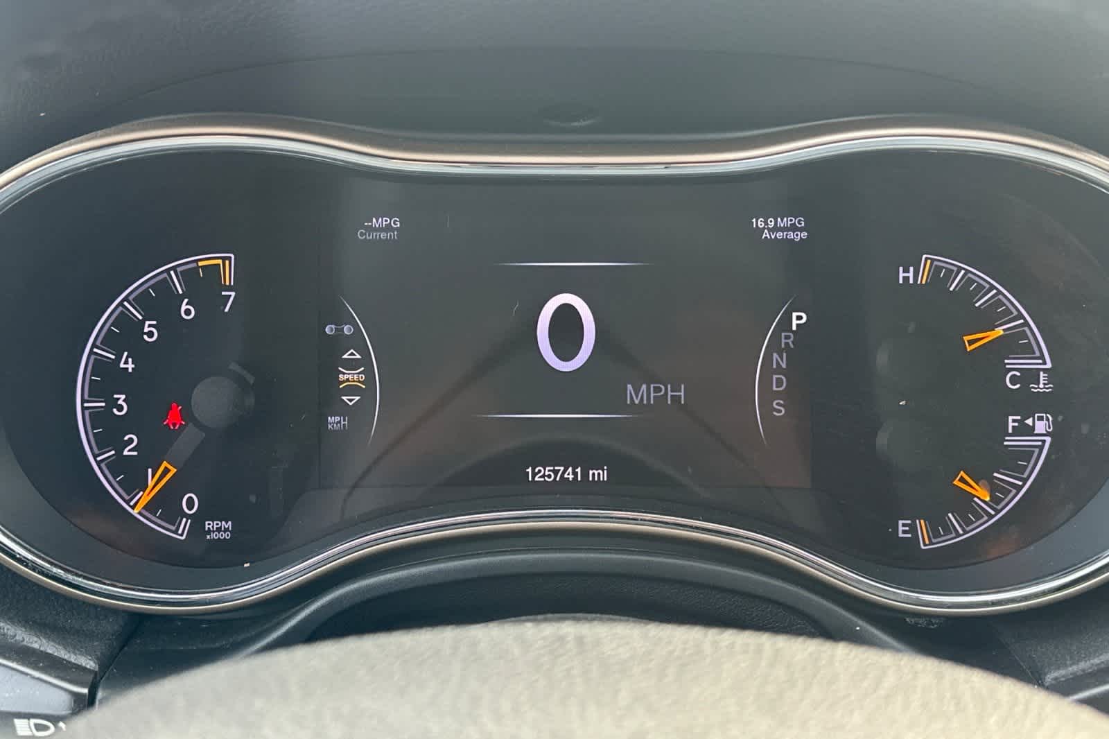 Thumbnail: 2015 Jeep Grand Cherokee - 32